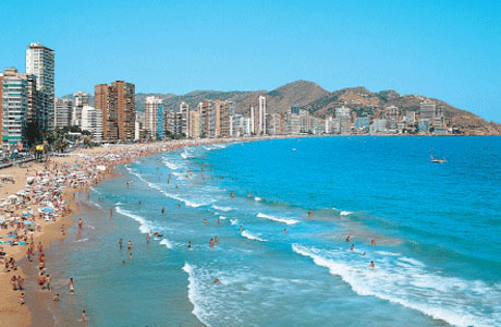 La Cruz de Benidorm, con vistas a la ciudad de los rascacielos