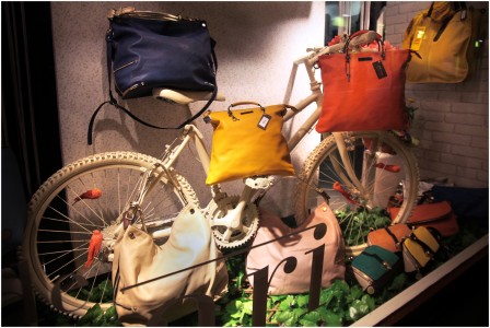 bolsos y complementos en Ile de Sacari Valencia