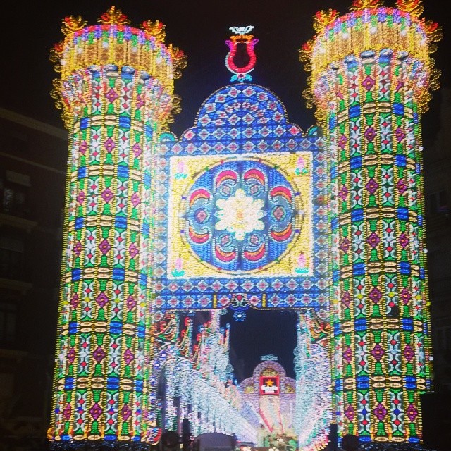 #valenciaenfallas #valencia #fallasdevalencia #fallas #instafallas #spain #españa #luces #lights #instalight #valenciagram #lovevalencia #fiestas #colorful #colores #color #colorgram #colors #niceshot