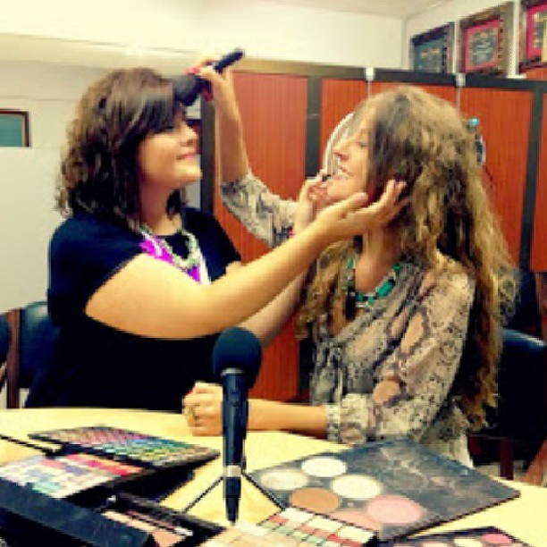 Nuevo #Post sobre el dia de radio, pasaros a verlo porque vale la pena. #bloggerdiary #valencia #fashionvalencia #instablogger #suncoffeestyle #tendencias #otoño #invierno #caprichosdeestilo #amorabsoluto #blogger#perlaslocas #ondafallera #radio #valenciafallera