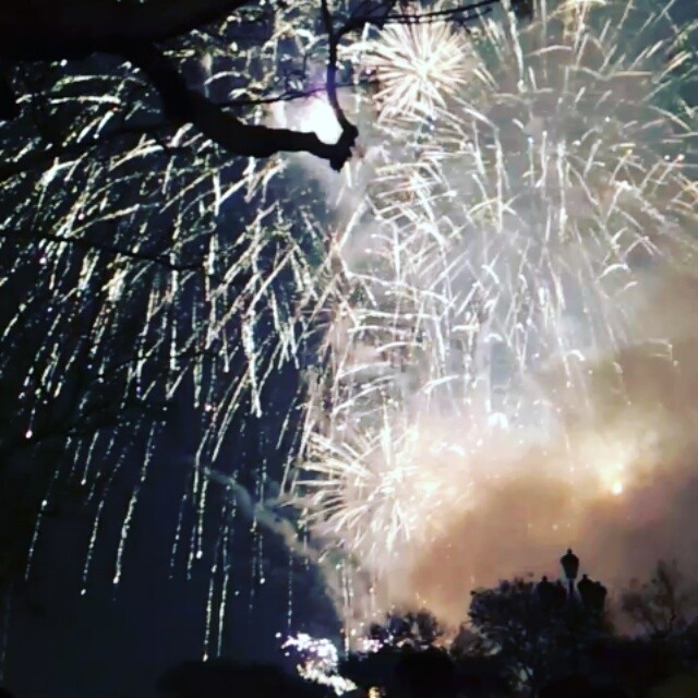 #Fireworks #night #lights #city #valencia #fallas #polvora #fire #lovevalencia #estaes_valencia #igersspain #instalike #ig_reality #ig_sky #sky #valenciagram #valenciagrafias #instalike #video #instavideo #videogram #10likes