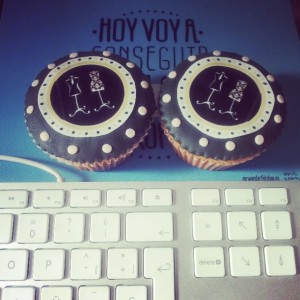 Esto es lo que se llama una merienda personalizada "cupcakes Le Maniquí" Ummmmm #valencialovesfashion