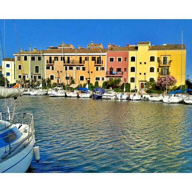 #PortSaplaya #Alboraia #Valencia #valenciaenamora #valenciagram #igersvalencia #valenciagrafias #building #architecture #beach #sea #ig_europe #ig_spain #igworldclub #picoftheday #globe_travel_ #special_shots #estaes_valencia #estaes_espania #lovevalencia #golpedsuerte #places #instaplaces #skyline