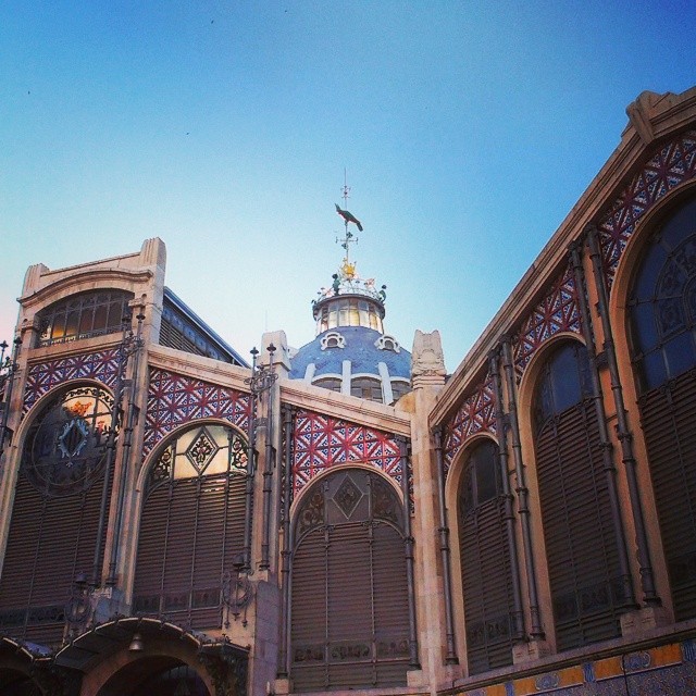 #sunset #market #Valencia #valenciame #valenciagram #valenciagrafias #lovevalencia #igersalacant #igersvalencia #igerseurope #igersvlc #travel #architecture #food