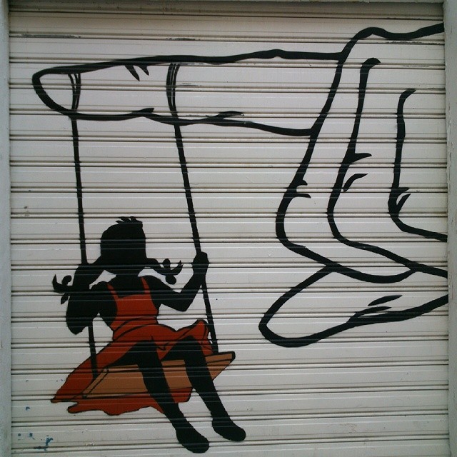 El columpio. #valenciastreet #valenciacity #valencia #valenciaenamora #valenciagram #valenciagrafias #lovevalencia #España #Spain #swing #sinfiltro #instapic #picoftheday