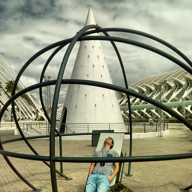 The world spins round while you are standing still
#valencia #lovevalencia #ciutatDeLesArtsiLesCiencies #spain #españa #world #misnubarrones #picoftheday #wu_spain #global_hotshots #worldingram #withyou #sky #sculpture #pyramid #sunbathe #tourist #cityurban #urban #explore #reflexion #universe #science
