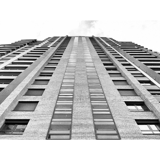 #Valencia #valenciagram #igersvalencia #valenciaenamora #valenciagrafias #building #architecture #art #street #places #city #perspective #window #ig_europe #ig_spain #igworldclub #estaes_europa #estaes_espania #estaes_valencia #lovevalencia #golpedsuerte #spain #worldwide_shot #wu_spain #fotomovil_es #skyline