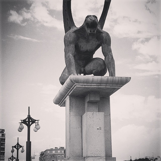 #mussol78 #puente #valencia #bridge #gargola #escultura #valenciagram #lovevalencia #igers_europe #estaes_valencia #estaes_espania #comunitatvalenciana #placeofworld #insta_international #photoiphone