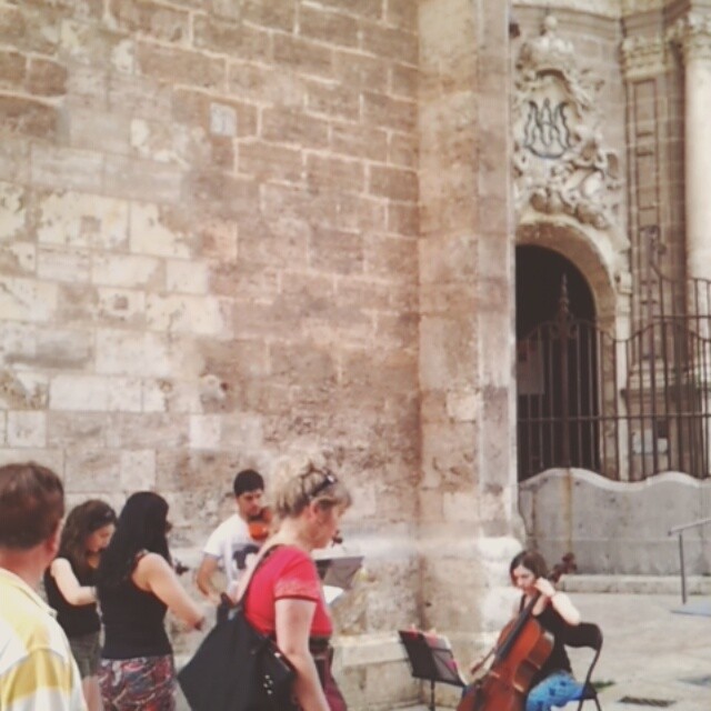 Música clásica en los rincones más bellos de la ciudad #music #classic #violin #band #art #perfect #valencia #video #instavideo #panoramic #architecture #ig_valencia #estaes_valencia #igersvalencia #ig_europe #ig_spain #ig_worldclub #antique #loves_valencia #lovevalencia #valenciaenamora #10likes