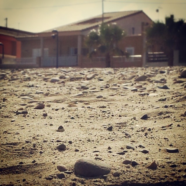 Alzar murallas con las piedras del camino #life #stones #beach #sunset #365puestasdesol #sand #nature #landscape #skyline #sky #colors #ig_europe #ig_italia #ig_worldclub #igersvalencia #ig_valencia #ig_worldclub #loves_valencia #lovevalencia #estaes_valencia #estaes_espania #turisbrand #fotomovil_es #worldwide_shot #spiaggia #10likes