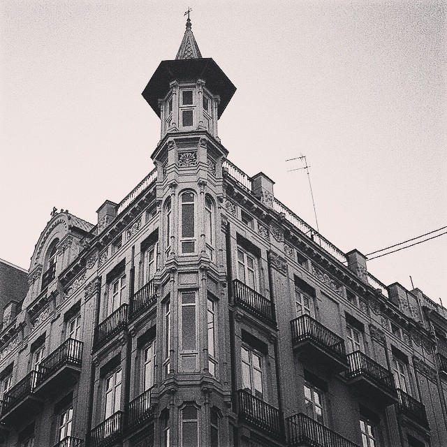 #mussol78 #calle de la paz #valència #valenciagram #valenciaenamora #valenciacity #lovevalencia #loves_valencia #estaes_valencia #estaes_espania #instagood #instamessage #instagramers #insta_international #placeofworld #ig_europe #followback #fotomovil_es #blancoynegro #blackandwhite #bnwgallery #bnwcaptures