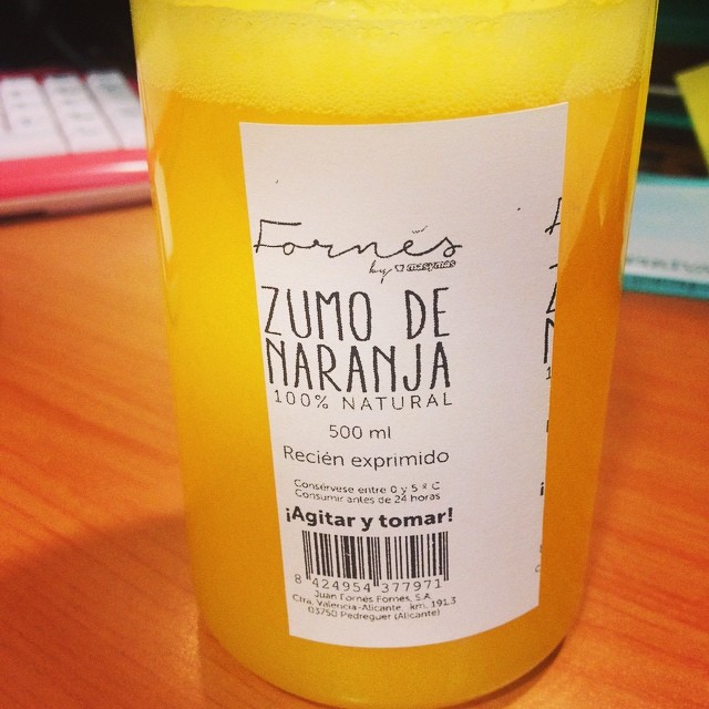 Il preZZo delle scommesse vinte. gRazie ADrien! #apuesta#naranja#zumo#request#love#lovevalencia#valencià#valenciagram#follow#followback#drink#hábitos#rutina#routine#office#mañana#