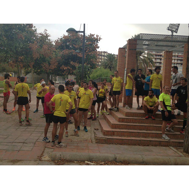 Último entrenamiento antes del test del próximo martes en @runnersvalencia con @run_women
#runnersvalencia #runwomen #mareaamarilla #mareaamarillavalencia #runvlc #loverun #loverunning #lovevalencia #photoooftheday #valenciagram #valenciarunning #gratis #free #runningvalencia #sports #entrenamiento #martes #jueves #juntos #diversion #unete #running #runeo #sufrimiento #esfuerzo #recompensa #sudor #maratonvalencia2014 #mediamaratonvalencia2014