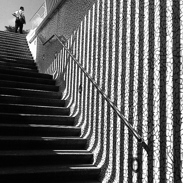 #mussol78 #escaleras #metro #estacion de #calatrava #valència #valenciagram #valenciaenamora #valenciagrafias #lovevalencia #loves_valencia #instagood #instagramers #instamessage #insta_international #placeofworld #ig_europe #ig_architecture #estaes_valencia #estaes_espania #blancoynegro #blackandwhite #bnwgallery #bnw_captures #followback #fotomovil_es #fotoclub_ab