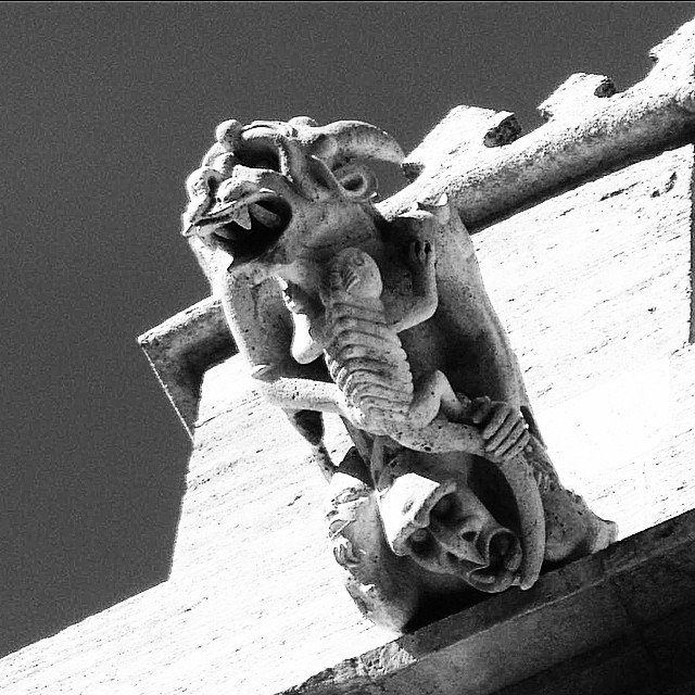 #mussol78 #gargola #lonja de #valència #valenciagram #valenciaenamora #valenciagrafias #lovevalencia #loves_valencia #estaes_valencia #estaes_espania #comunitatvalenciana #instagood #instagramers #instamessage #insta_international #placeofworld #ig_europe #blancoynegro #blackandwhite #bnwgallery #photoiphone #fotomovil_es