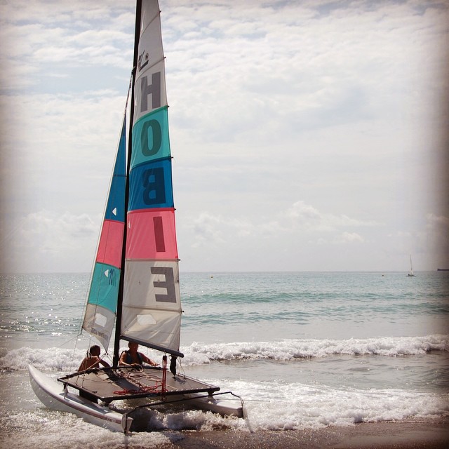 Y se nos va el verano. Qué rápido pasó. Atrás quedó la playa. Atrás quedaron las tardes en el campo con olor a eucaliptus y a pino. #alicantegram #atrapando_colores #bepartofs #bepartofstreetart #enfocae #estaes_de_todo #estaes_espania #estaes_valencia #epmomentosdefelicidad #fotomovil_es #icu_spain #ig_fricks #igersspain #ig_valencia #ig_wordclub #ig_superfotos #igerscomunitat #instamenciones