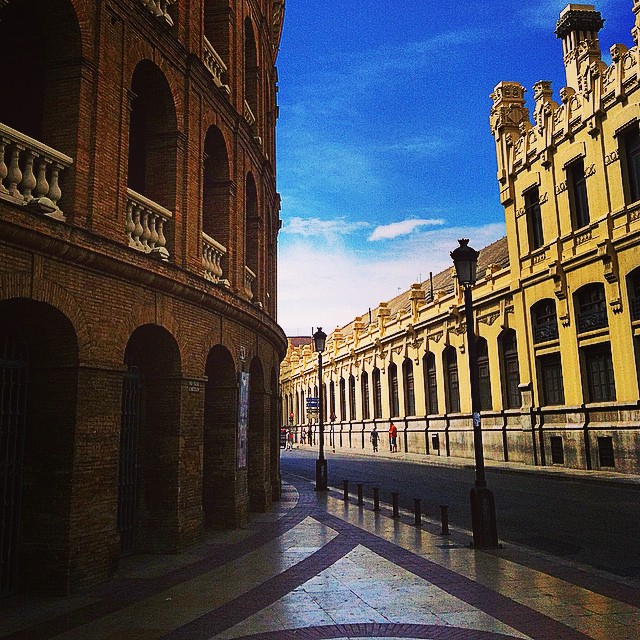 La ciudad desierta...#estacion del #norte #plaza de #toros #valència #valenciacity #valenciagram #valenciaenamora #estaes_valencia #estaes_espania #lovevalencia #loves_valencia #instagood #instapics #instamessage #instalife_shot #insta_colourfull #insta_international #placeofworld #ig_europe #ig_valencia #ig_architecture #iphonepics #follow_back #mussol78