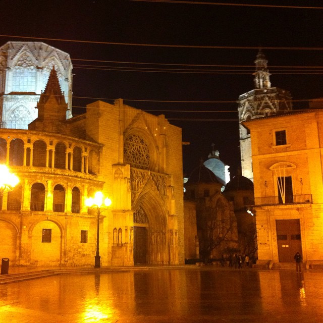 Que bonita eres VALENCIA!!!! ?????????????????? #plaçadelamarededeu #plaçadelaseu #tribunaldelasaguas #miguelete #valencia #lovevalencia #gótico #románico #renacentista #barroco