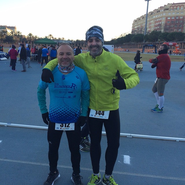 El día de más frío...el día de mi mejor marca...el día con mas problemas resueltos en carrera...el objetivo del horizonte no nubla mi felicidad de hoy!!!! #run #runners #corre #lovemylife #lovevalencia #valencia #Graciasvoluntarios #feelgood #humildadantetodo #healthy #entiendetucuerpo #marathonvalencia #sisequieresepuede #sinmusicaesimposible