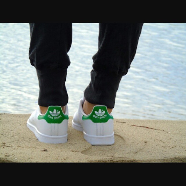 PLAYA.Dia estupendo para dar un paseito por la playa. #semanasanta#valencia #adidas#descanso#mediterraneo#mediterraneanlife#mediterraneamente #lovevalencia #beach #today#relax #mechifla#trendy #playa #fashionstyle #instapic #instadaily.
