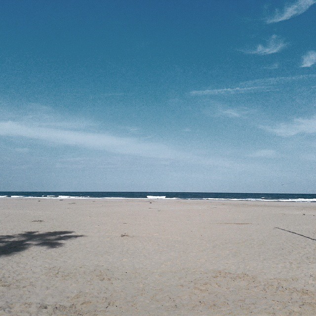 Morning walk #beach #boardwalk #seaside #mediterraneansea #vsco #vscocam #vscodiary #vscodaily #vscojournal #vscobest #vscogood #vscogrid #vscophile #vscooftheday #vscophoto #vscocaptures #vscobestcaptures #vscobestpictures #vscomobile #mobilevsco #valencia #valenciagram #igersvalencia #hellovalencia #lovevalencia #springbreak