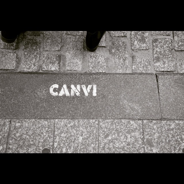 ¿Cambiamos? #valencia #lovevalencia #art #arte #igers #rincondepensar #urban #urbanart #igersvalencia #pic #photo #street #calle #caminart #handmade #life #calles #bn #elecciones #valencianecesitauncambio