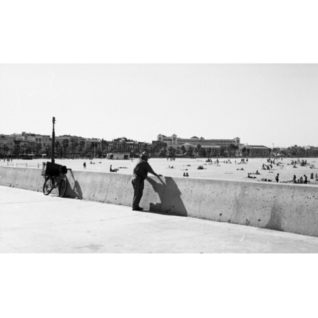 #instasize #mood #mivalencia #miespana #espana #spain2015 #spain2015trip #lovevalencia #valencia #valenciagram #peopleofvalencia #beach #bnw #blackandwhite #blackandwhitephotography #filmcamera #nikonfm