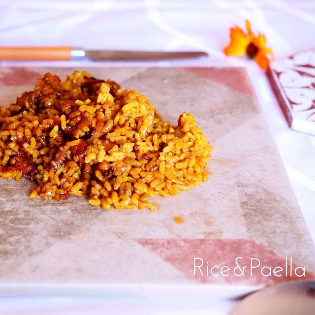 @Regrann from @ricepaella - Así servimos el arroz en la #Paella. está vez utilizamos la Serie Retro Vintage modelo Antic Pompei gracias ???? @azulejos_monzo ????????Arroz de pulpo, calabaza y setas Colmenillas, buen provecho #Regrann #valenciaenamora #valenciaspain #envalencia #Decoración #ceramica #madeinspain #sabor #mediterraneo #lovevalencia #valenciaymas #valenciamegusta #azujeleando