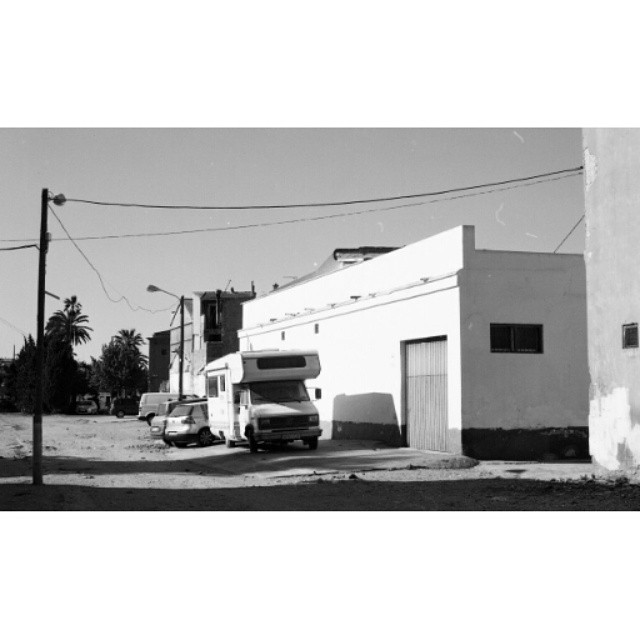 #instasize #mivalencia #miespana #espana #spain2015 #spain2015trip #bnw #blackandwhite #blackandwhitephotography #car #filmcamera #foreveryoung #fuckitweareyoung #valenciastreets #valencia #valenciagram #streets #mood #lovevalencia