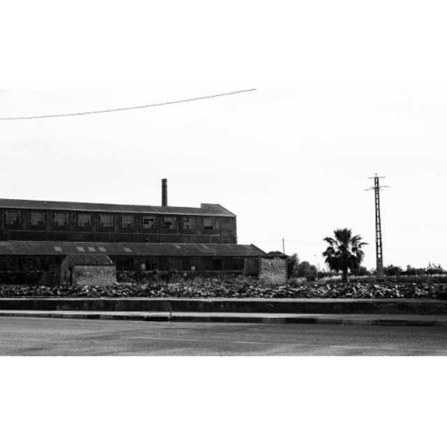 #instasize #mivalencia #miespana #espana #spain2015 #spain2015trip #bnw #blackandwhite #blackandwhitephotography #filmcamera #nikonfm #streets #lovevalencia #valencia #valenciagram #valenciaarchitecture #architecture #valenciastreets