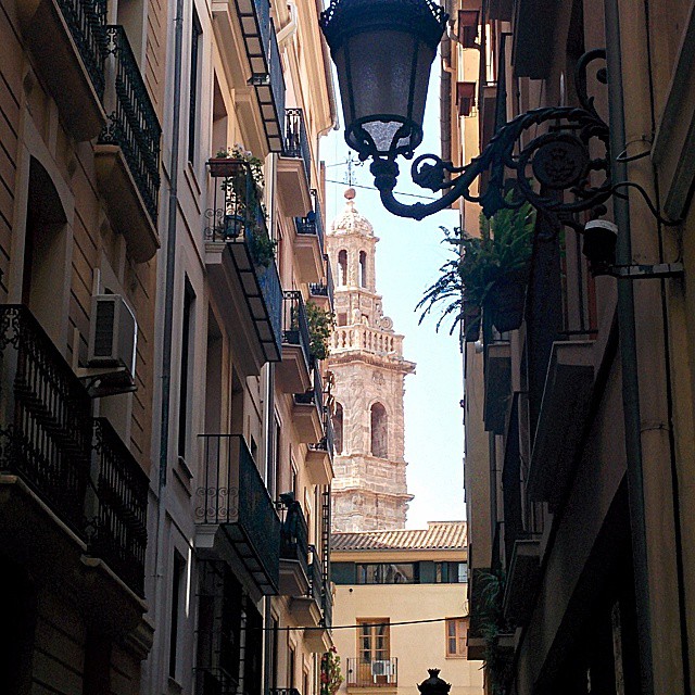 Esos campanarios que se asoman a cada esquina. Callejeando por Valencia.
#lovevalencia #callejeandoporvalencia #instavalencia #instagood #me #smile #follow #cute #photooftheday #tbt #followme #barriodelcarmenvalencia #beautiful #happy #picoftheday #instadaily #valencia #amazing #TFLers #historiadevalencia #igers #fun #summer #instalike #bestoftheday #smile #like4like #friends #instamood #sinfiltros