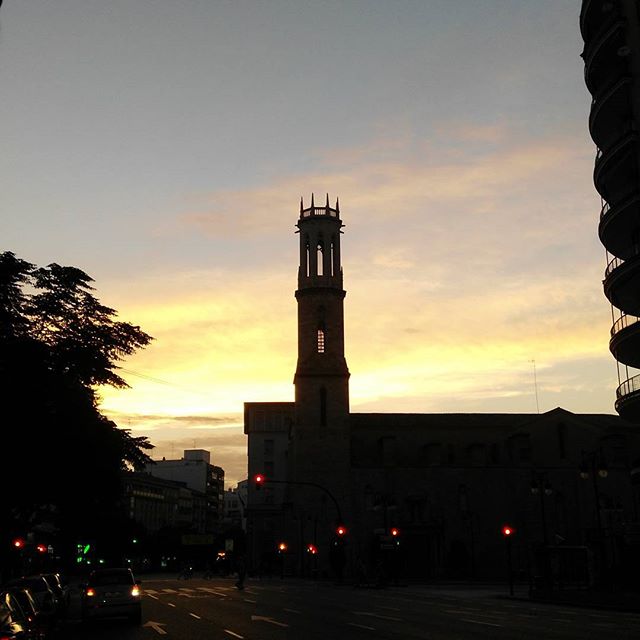 Atardecer!!! San Agustín #sanagustin #capvespre #sinfiltro #valencia #valenciagram #igersvalencia #igerscomunitat #lovevalencia #loves_valencia #summer #verano #sky #sky_captures #dusk #domingo #diumenge #julio #2015 #Torre #tower