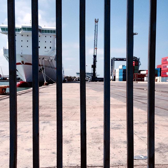 #Memories of a #Work!! #Series #Valencia's #Port!! #Docker #Transtainer #Container #PortOfValencia #Stevedore #Crane #containerporn #CranePorn #SeaPorn #PicOfTheDay #Sea #EditByMe #MyBeautifulWork #IphonePicture #LifeOfAPhotographer #Buque #Dockers #TCV #LookingUpAtCranes #Noray #PuertoDeValencia #Sea #Mediterranean #LoveValencia #Valenciagram #valenciagrafias
