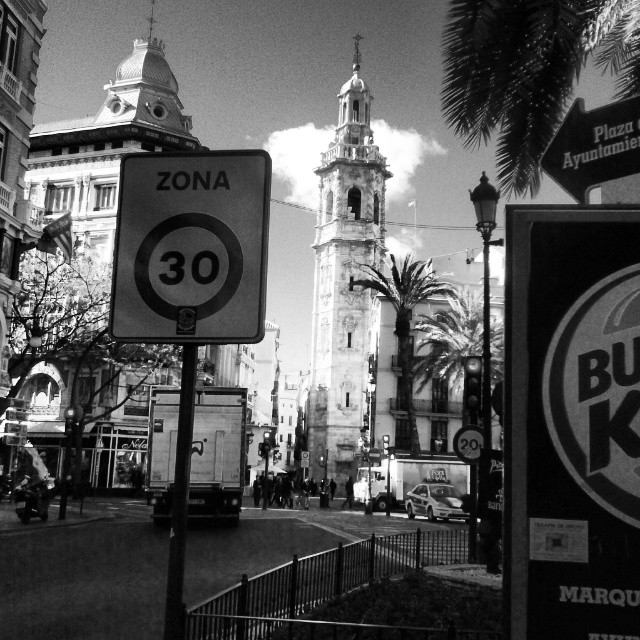 #paseossoldevilavalencia#estaes_valencia #lovevalencia #total_cvalenciana #vsco #blackandwhite #bnw #monochrome #TagsForLikes.com #instablackandwhite #monoart #insta_bw #bnw_society #bw_lover #bw_photooftheday #photooftheday #bw #instagood #bw_society #bw_crew #bwwednesday #insta_pick_bw #bwstyles_gf #irox_bw #igersbnw #bwstyleoftheday #monotone #monochromatic#noir #fineart_photobw