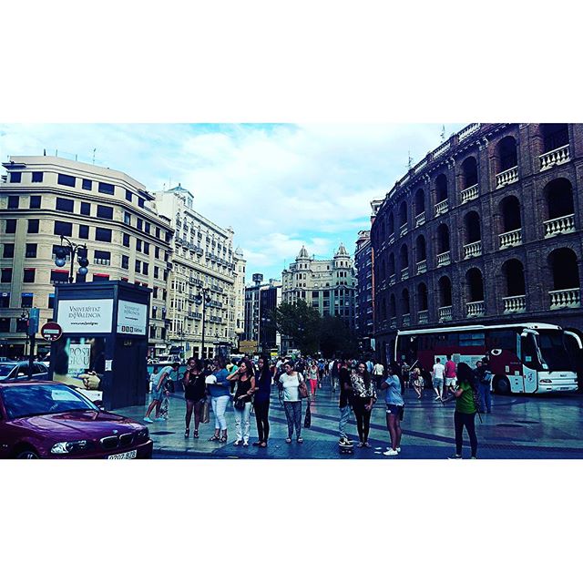 Hasta luego Valencia...
#spain #valencia #return #to #italy #sad #sadness #memories #unforgettable #travel #lovevalencia #lovetravel #architecture #culture #bigcity #bigworld #hastaluego #tagstagram #hatingtags #moldavian in the world