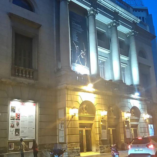 Valencia de noche
Teatro principal
 Valencia Night 
Home theater
#lovevalencia#valenciaenamora#valenciacity#fachadasconencanto#nofilter #valenciahistorica#luz#moments#liveauthentic