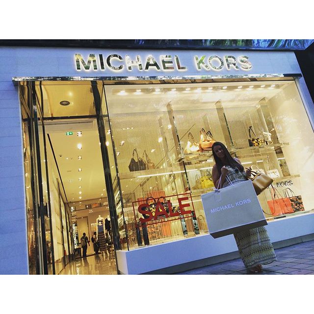 Miss Valencia?????? #tuesday #pic #picofpic #picoftheday #memory #home #city #mysecondhome #loveit #lovevalencia #lovethiscity #lovethisshop #shop #mk #brand #lovethisbrand #style #streetstyle #lovemystyle #lovemkstyle #fashion #fashionista #instafashion #photo #iphoto #likes #follow #followme #tagsforlikes