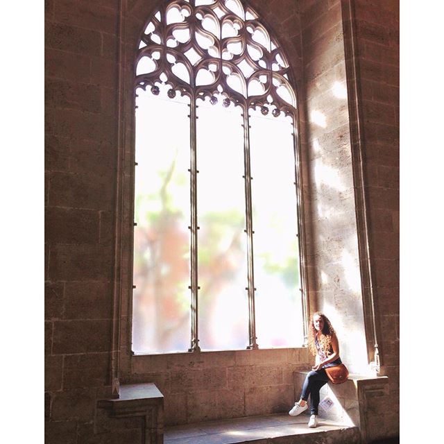 - Luz de octubre-???
#valencia#lonja#octubre#otoño#pareceverano#sunnyday#sunnysunday#domingo#genitoriavalencia#mercado#ventana#me#lovevalencia#erasmusvalencia#seemssummer#luz?