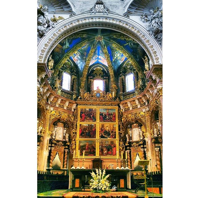 #valenciaenamora #valencia #valenciagram #valenciagrafias #loves_valencia #lovevalencia #comunitatvalenciana #turismovalencia #spain #medieval #ig_europe #igersvalencia #ig_spain #match_valencia #visitvalencia #europe #church #gold #renaissance #culture #art #barroco #angel