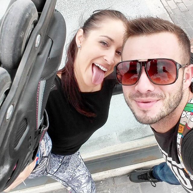 Mañanaa diferente y divertida !!!bien de patines !! #viscalarajeta#domingosinresaca#likes!#friends#domingo#valencia#puertovalencia#patines#love#lovevalencia#lokuras#happy#finderelax#viscalacheperudeta#boys#vlc#feliz#risas