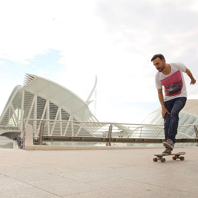 Hoy toca desconexión con mi twin, disfrutando del Skate.
 #lovevalencia ?