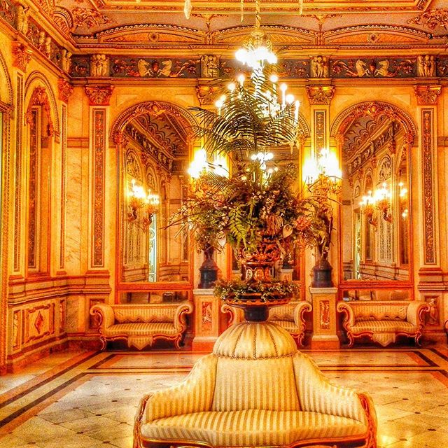 Entre lujo 
#valencia #palacio #thebesphoto #instalike #instapic #valenciagram #lovevalencia #love