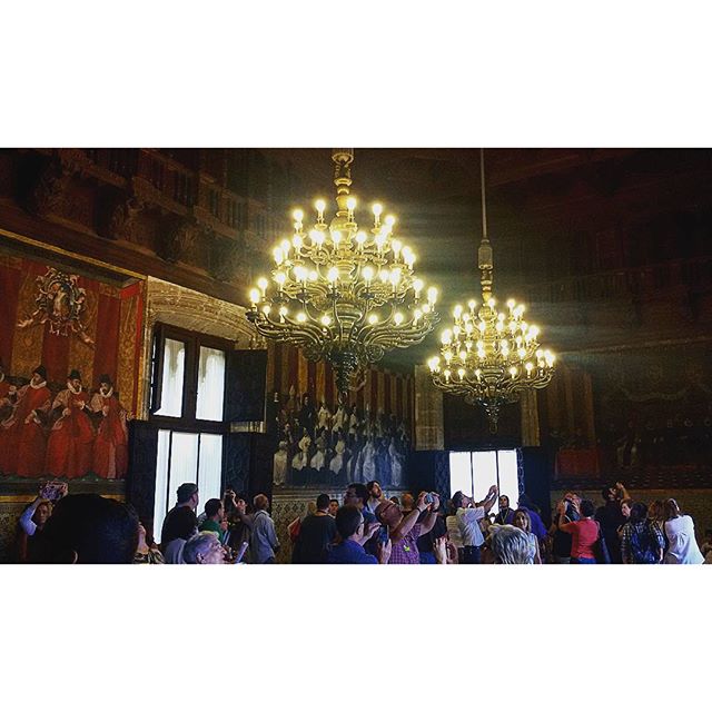 Día de puertas abiertas en los Palacios de Valencia. Feliz domingo igers!
#tagsforlikes#instalike#insta_world_life_#valenciagram#valenciatoday#ok_valencia#estaes_valencia#match_valencia#total_valencia#total_cvalenciana#valencia#loves_valencia#lovevalencia#ok_españa#ok_spain#instalife_shot#palau#estaes_españa#estae_todo#match_valencia