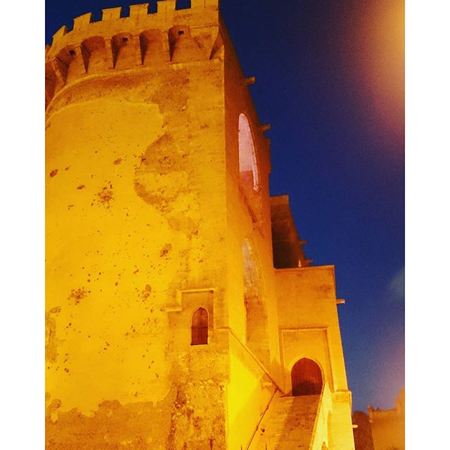 #bonanit #buenasnoches #goodnight #Valencia #España #Spain #torresdequart #night #valencianocturna #noche #towers #torres #arquitectura #architecture #lovevalencia #estaes_espania #estaes_de_todo #estaes_europa #estaes_Valencia #igers #ok_valencia