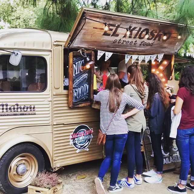 Y hoy de visita en el #streetfoodfestival de #Valencia , vamos a probar estas delicias culinarias! No se lo pierdan, esta hoy y mañana.
#Food #Instafood #foodporn #StreetFood #LoveValencia #HelloValencia #Carabana #foodtruck #contravanfoodfestival #contravandistas @contravanfood