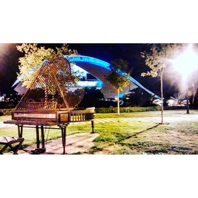 New music band playing a la lluna de Valencia
@igersvalencia @igersspain #igersvalencia #valencialovers @valenciaenamora #valenciaenamora #lovevalencia #citylife #citylights #lights #piano @ciudadartesciencias #palauopera #valencia #night #sharingiscaring #fresqueta #discovervalencia
