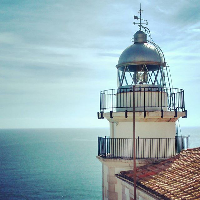 Travel the world....
#Mediterraneo #Mar #Sea #Spain #Travel #Lighthouse #Faro #ComunitatValenciana #valenciagram #LoveValencia #estoes_valencia #Valterraimar