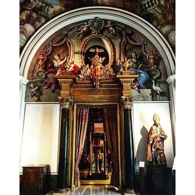 Acceso a una de las salas del Museo Histórico Municipal, con el libro de los fueros en la otra sala
#tagsforlikes#instalike#insta_world_life_#instalife_shot#ok_valencia#estaes_valencia#total_valencia#total_cvalenciana#match_valencia#match_valencia_9octubre#loves_valencia#lovevalencia#valenciaenamora#ok_españa#estaes_españa#estaes_espania#ok_europe#ok_españa