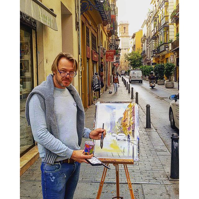 Así da gusto venir a trabajar viendo a artistas como el.
#tagsforlikes#instalike#insta_world_life_#instalife_shot#acuarela#pintor#match_valencia#estaes_valencia#loves_valencia#lovevalencia#ok_valencia#total_valencia#total_cvalenciana#valenciatoday#valenciaviva#ok_spain#estaes_españa#estaes_espania#ok_europe#estaes_de_todo#estaes_arte