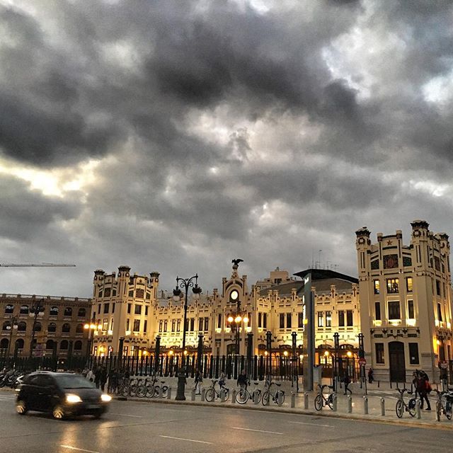 Bon dia València! #valencia #lovevalencia #sky #grey #clouds #sunrise #spain #autumn #october